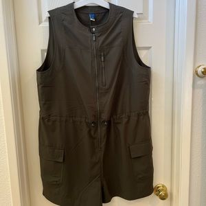 Old Navy StrecthTech sleeveless romper, ancient forest color, zip front, cargo